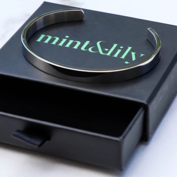 Mint & Lilly Silver Bangle Engraved “Not Sisters By Heart, But Sisters By Blood” - Picture 4 of 6